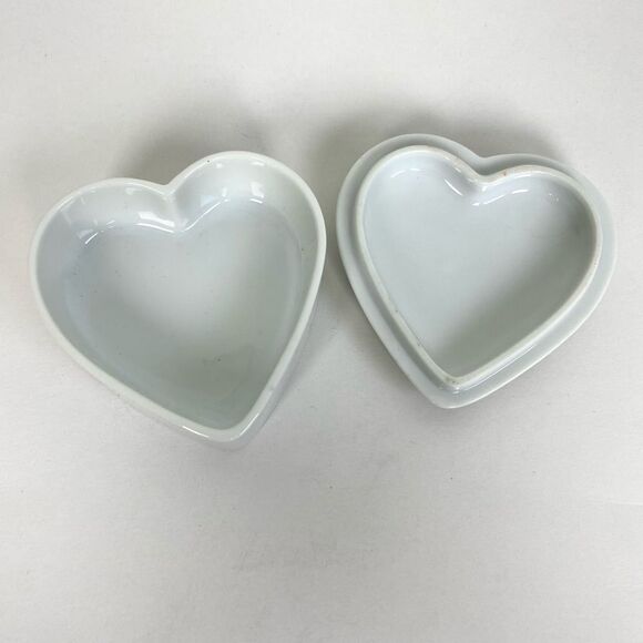 Vintage 1950s Ceramic Floral Heart Shaped Box / Trinket Dish with Lid - Picture 4 of 6
